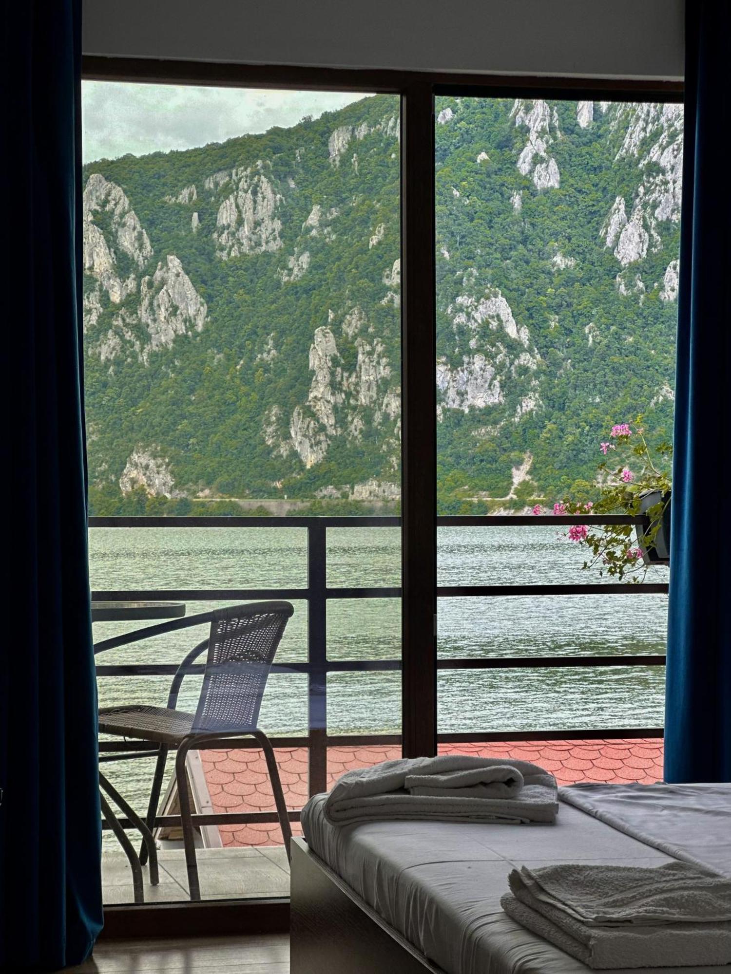 Escape Hotel Dubova Eksteriør billede